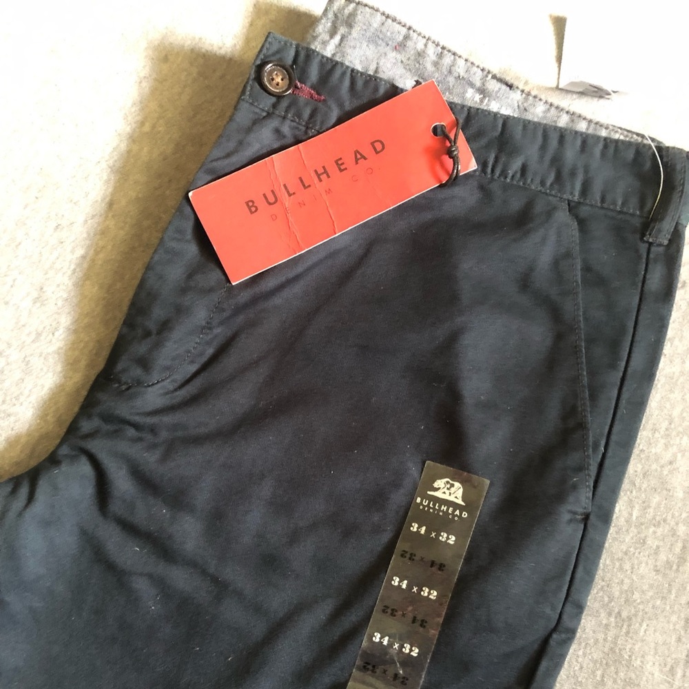 Guys Chino Pants. Size 34x32. Navy. NWT